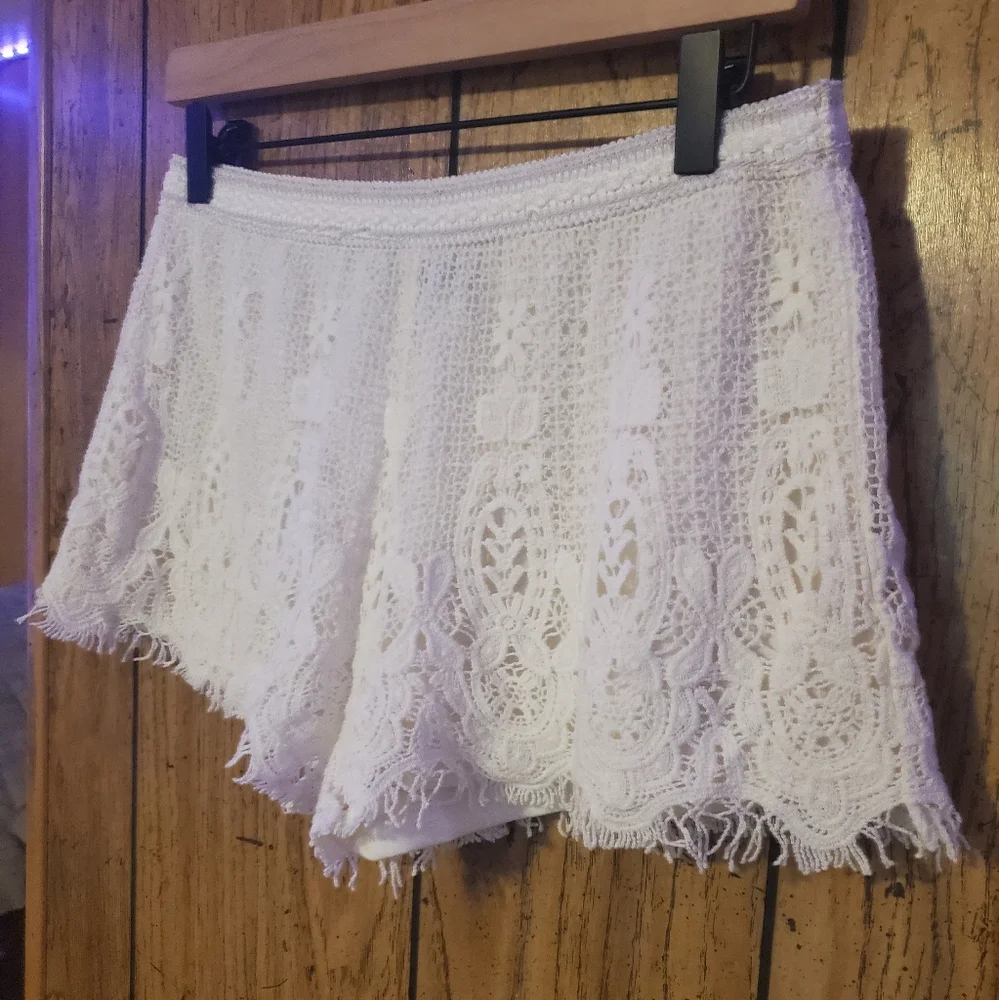 FIRE LOS ANGELES White Lace Overlay Shorts - Large - Picture 2 of 4